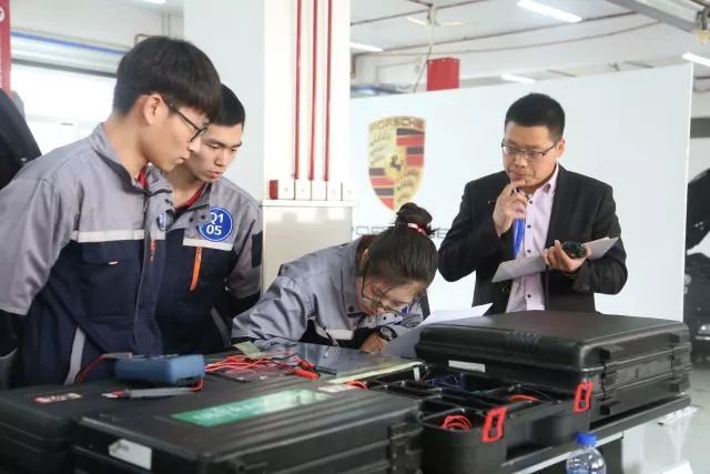 谁是“技能王” | 北京市职业院校汽车技术技能大赛在我院举办