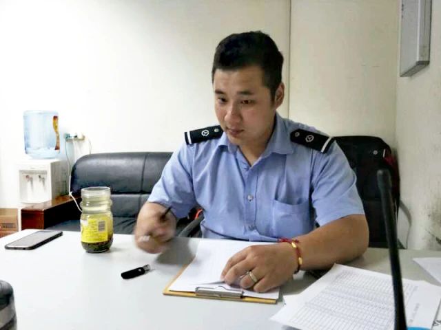 他追逐儿时梦想，从学生干部蜕变成为枢纽站领班，坚持站内站外...