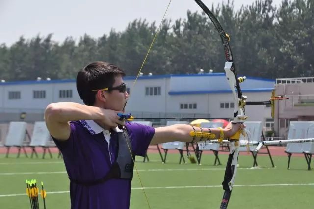 他是月薪十万产品顾问，是射箭冠军、国企员工、学生会副主席，...